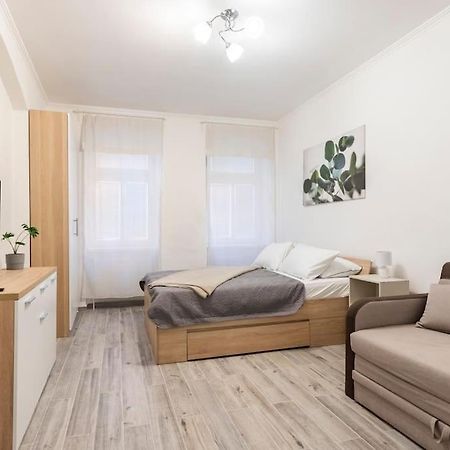 Apartament Apartman Vishegrad Karlowe Wary Zewnętrze zdjęcie