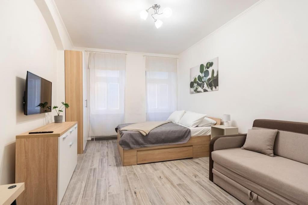 Apartament Apartman Vishegrad Karlowe Wary Zewnętrze zdjęcie